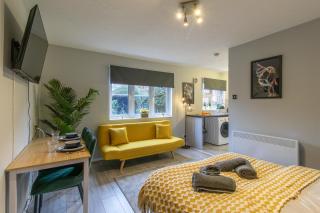 Open Mind Leisure - Studio Apartment - Free Parking - Southampton - 0
