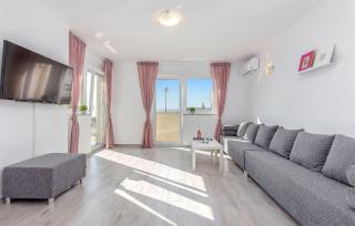 2 Bedroom Amazing Apartment In Dramalj - Dramalj - 8