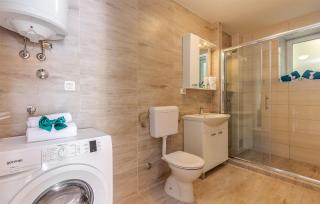 2 Bedroom Amazing Apartment In Dramalj - 9