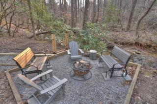Luxury Cabin Sleeps 8 with creekside fire pit near Helen GA - Cleveland - 8