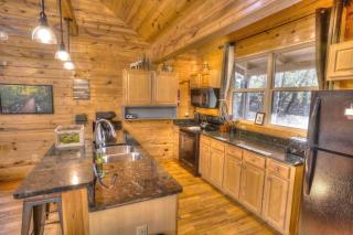 Luxury Cabin Sleeps 8 with creekside fire pit near Helen GA - Cleveland - 3