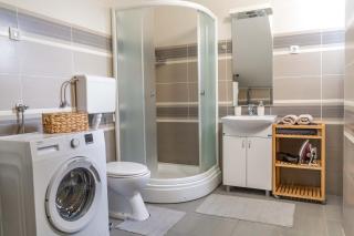 Spacious Studio Coffee Machine with Free Dolce Gusto Coffee - Novi Sad - 6