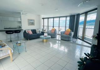 Cairns Ocean View Apartment in Aquarius - Cairns - 9
