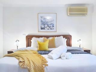 Spacious and Elegant house with study room in Doncaster - 5