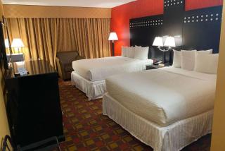 Ramada by Wyndham Rochelle Park Near Paramus - Rochelle Park - 1
