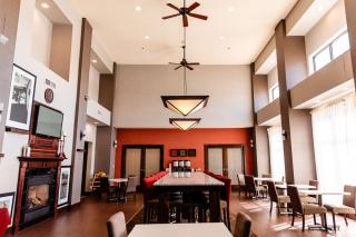 Hampton Inn & Suites Scottsbluff - 9