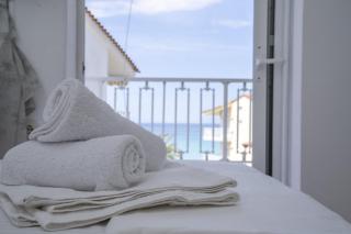 Euphoria beachfront holiday home - Kalandra - 9