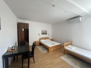 Apartments and Rooms L E F T RIVER Belgrade - Belgrado - 9