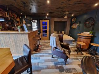 The Pub - Unique & Authentic Experience - Free Parking!, 5 minutes from Airbus and The Mall Cribbs - Bristol - 7
