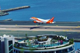 Urban Oasis at Luxurious Ocean Village - 8