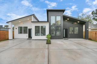 2 Homes•Sleeps 18•Gated•10 Mins To Dwntwn•SmartTvs - Houston - 0