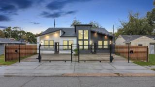 2 Homes•Sleeps 18•Gated•10 Mins To Dwntwn•SmartTvs - Houston - 6