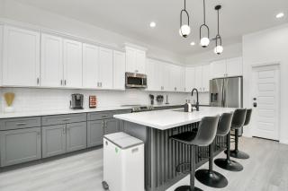 2 Homes•Sleeps 18•Gated•10 Mins To Dwntwn•SmartTvs - Houston - 2