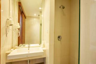 Calm Sea 1 BR Superior Room ZN31 - Senggigi - 4