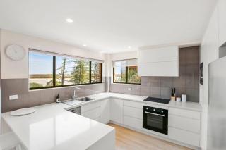 Island View Unit 3, 23 Esplanade, Bulcock Beach - Caloundra - 9