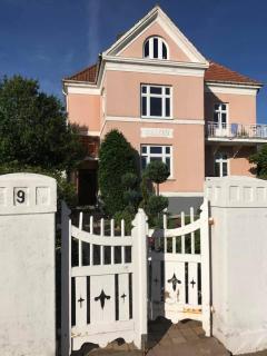 Villa Gullebo Apartment Hotel - Helsingborg - 0