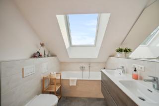 Salí Homes K39 Monte-Carlo -Spacious 6-Bedroom Apartment with Terrace and Garden Views in Bayreuth Ideal for Groups - 9