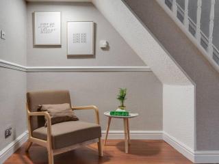 Ivy House, 3 Bed House, Parking - Pass the Keys - 3