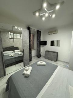 Domus Sunny - Naples - 1