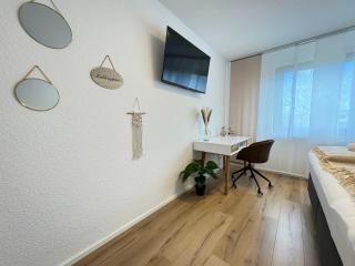 3 Zimmer Apartment, 90 qm, ruhig und zentrumsnah, max 6 Pers, 15 qm Balkon , private Garage, Internet 1000 MBit - Sindelfingen - 2