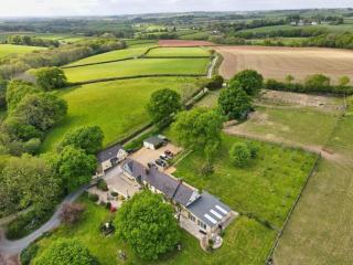 Pheasants Roost With Indoor Pool In Devon - 5