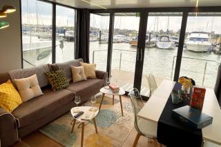 Yarmouth Waterlodge Floating Apartment 1 - Yarmouth - 4