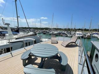 Yarmouth Waterlodge Floating Apartments 2 - Yarmouth - 0