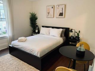 Pet-Friendly Lovely Studio #2 at Doggy Digs, Balcony - Halifax - 0