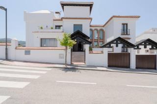 Spacious Villa in Granada with Private Pool and Jacuzzi - La Zubia - 0