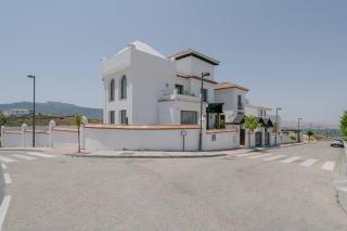 Spacious Villa in Granada with Private Pool and Jacuzzi - La Zubia - 9