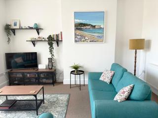 Private Parking, Central Llandudno, King Bed with Ensuite at Clement Lodge - Llandudno - 4