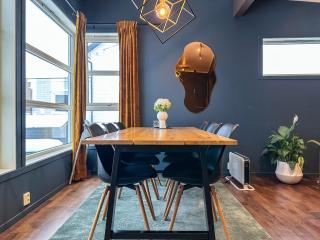 For Groups & Families - FREE Parking & Near Attractions - 8