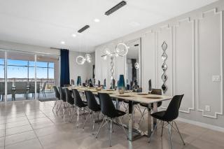 Luxury 28 Guest Home w Games, CInema and More! - Davenport - 1