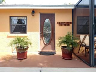 Lemon Bay Cottage in Historic Englewood Village - 9