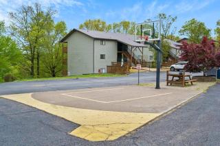 Free Daily Silver Dollar City Tickets & other Branson attractions! Cozy Branson Condo, Lower level, WALK-IN - Reeds Spring - 4