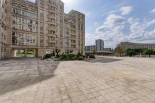 Le Parnasse : T2, vue sur le Lez, tram à proximité - 5