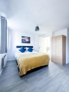 Spacious 6 Bedroom House Near City Centre - Birmingham - 0