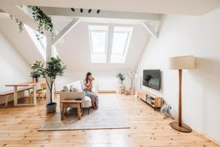 Modern Sunlit Loft with A/C in Prime Location - Praga - 7