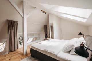 Modern Sunlit Loft with A/C in Prime Location - Praga - 1