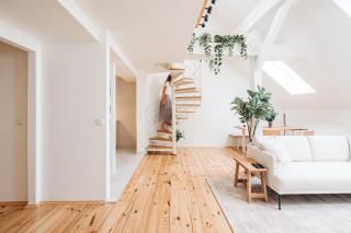 Modern Sunlit Loft with A/C in Prime Location - Praga - 9