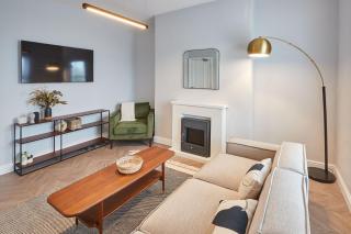 Cosy Coastal Apartment 2 - 4