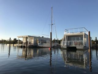 Houseboat Comfortable Vacation Home - Großenbrode - 1