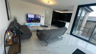 Luxurious & Elegant 6-Bed House - Barnet - 8