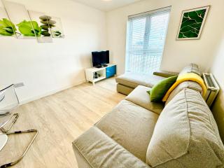 Modern 2-Bedroom Apartment - Bristol - 2