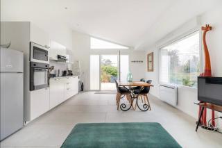 Villa entourée de verdure avec parking privé - Halluin - 0