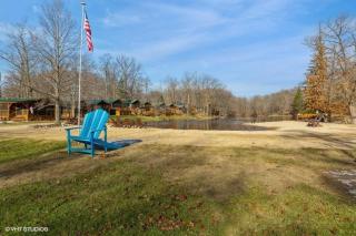 Knotty but Nice-sleeps 6-one minute to lake! - Three Oaks - 4