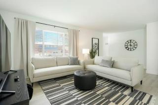 5-Bedrooms! Stylish and Modern Home, Pets Welcome! - 0