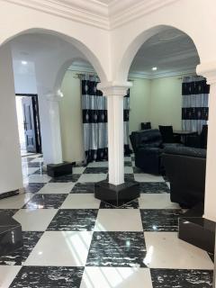 Lamzo's Apartments - 4