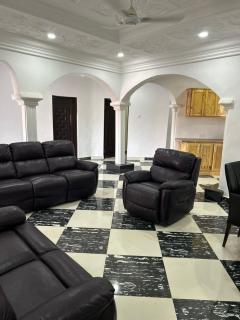 Lamzo's Apartments - 6