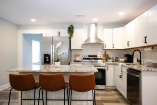 Luxury 4 Large Bedrooms with 5 Beds and 3 Baths, a Quiet Street in Cascade Area - Atlanta - 0